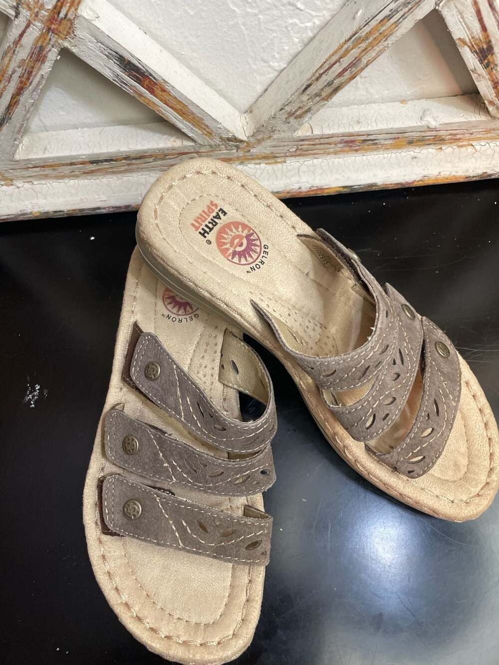 Earth Spirit Gelron 3-Strap Slide Sandals Taupe Women's Size 8